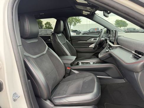 Used 2025 Ford Explorer ST w/ Sun And Sound Package AWD/4WD image 30