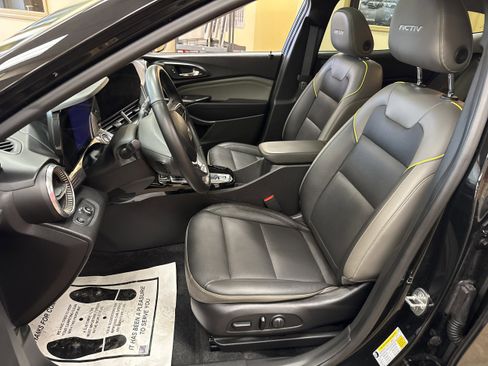 Used 2024 Chevrolet Trax ACTIV w/ Sunroof Package image 29