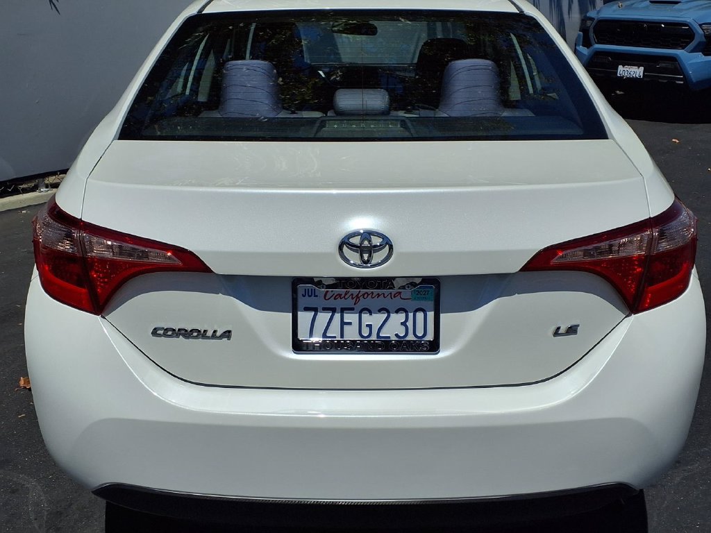 Used 2017 Toyota Corolla LE w/ Carpet Mat Package (TMS) FWD image 8