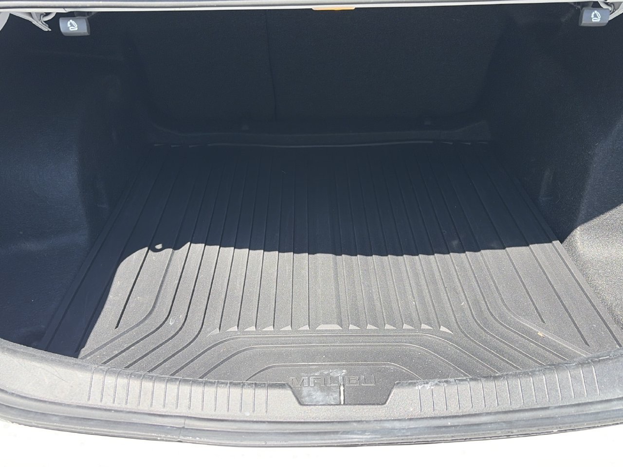 Used 2021 Chevrolet Malibu LS w/ LPO, Floor Liner Package FWD image 31