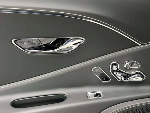 Used 2022 Bentley Flying Spur Plug-In Hybrid image 33