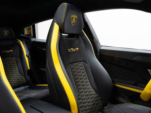 Used 2022 Lamborghini Urus image 24