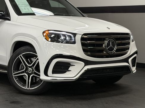Used 2024 Mercedes-Benz GLS 450 4MATIC image 3