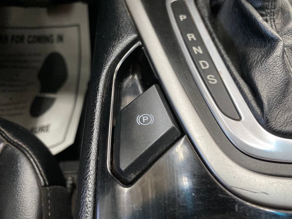 Used 2016 Ford Edge SEL AWD/4WD image 30