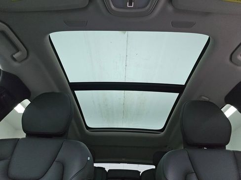 Used 2025 Volvo V60 B5 Cross Country Plus image 3