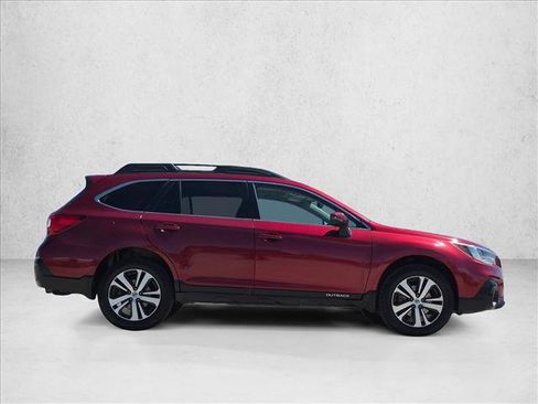 Used 2018 Subaru Outback 3.6R Limited AWD/4WD image 4