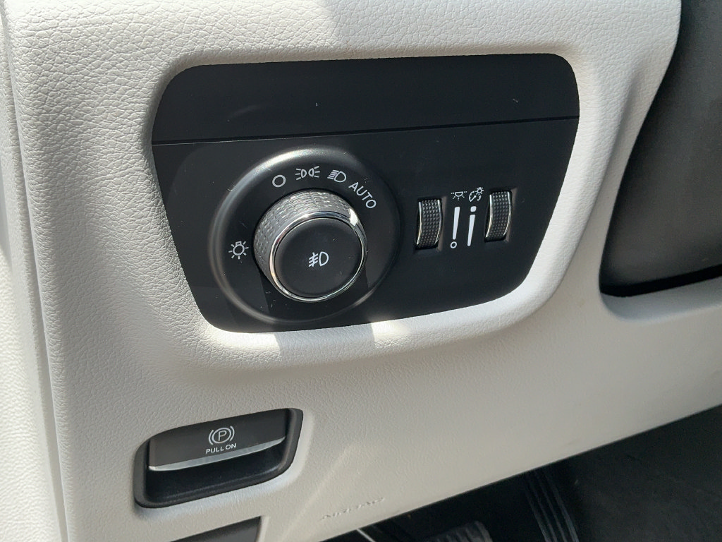 Used 2021 Jeep Grand Cherokee L Overland w/ Luxury Tech Group IV AWD/4WD image 21