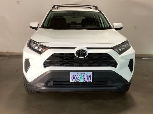 Used 2021 Toyota RAV4 LE AWD/4WD image 19