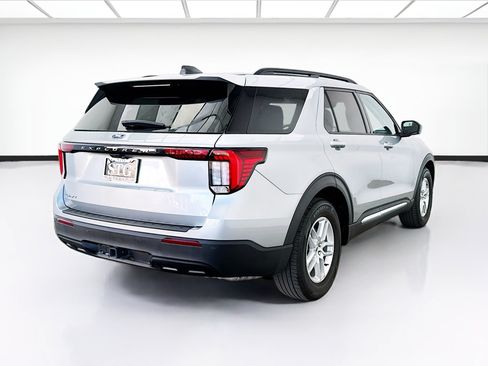 Used 2025 Ford Explorer Active RWD image 4