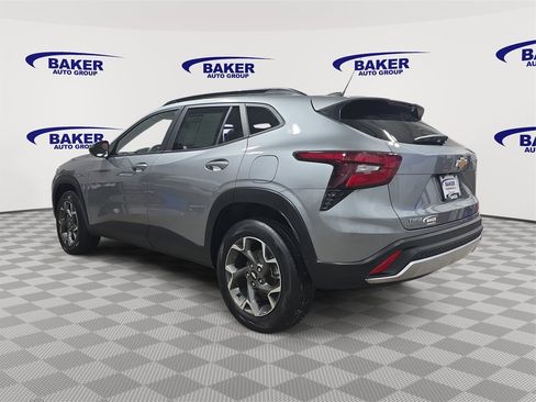 Used 2024 Chevrolet Trax LT w/ Driver Confidence Package image 7