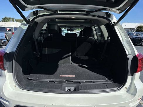 Used 2020 Nissan Pathfinder SL AWD/4WD image 11