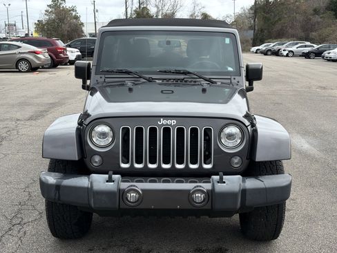 Used 2017 Jeep Wrangler Unlimited Sahara w/ Max Tow Package image 8