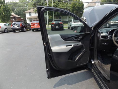 Used 2019 Chevrolet Equinox LS FWD image 18