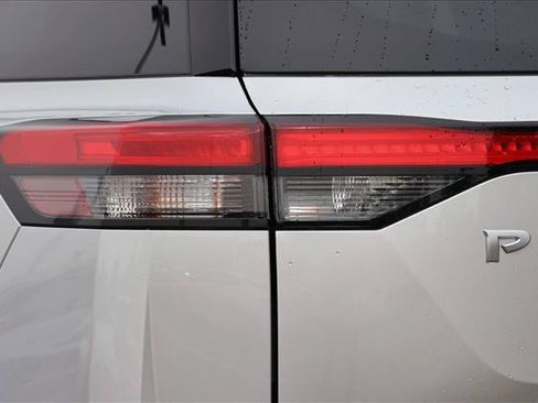 Used 2025 Nissan Pathfinder SV AWD/4WD image 11