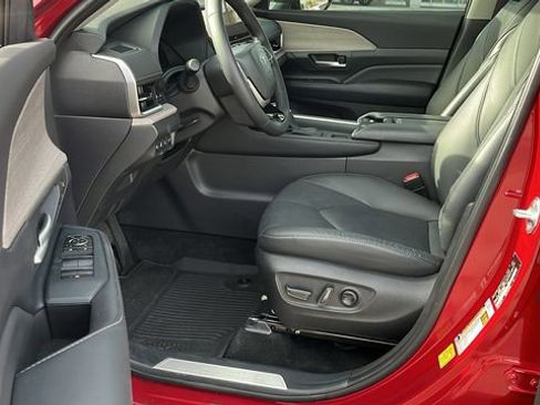 Used 2025 Toyota Grand Highlander AWD Hybrid image 18