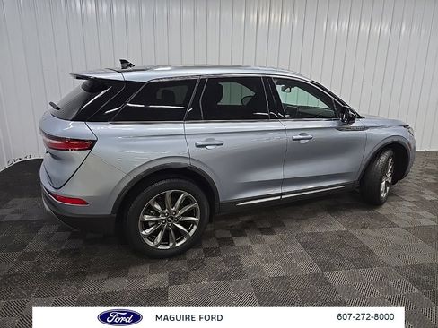 Used 2022 Lincoln Corsair AWD w/ Premium Package image 3