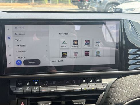 Used 2025 Toyota Camry XLE w/ Premium Plus Package FWD image 33