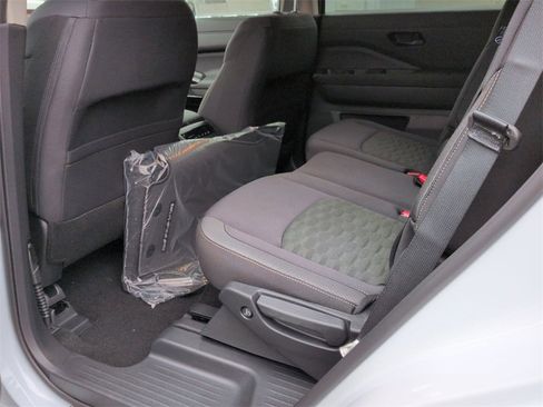 New 2025 Nissan Pathfinder SV image 16