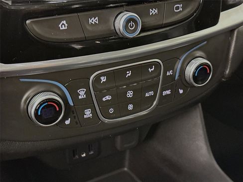 Used 2018 Chevrolet Traverse LT image 16