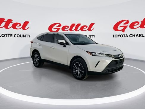 Certified 2022 Toyota Venza LE image 2