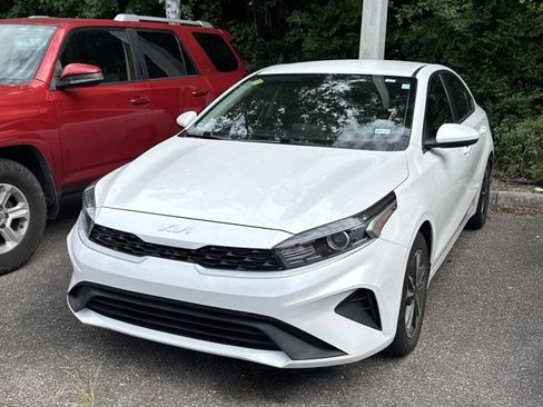 Used 2023 Kia Forte LXS FWD image 3