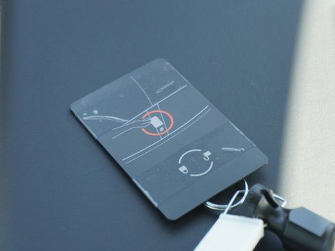 Used 2018 Tesla Model 3 Long Range image 17