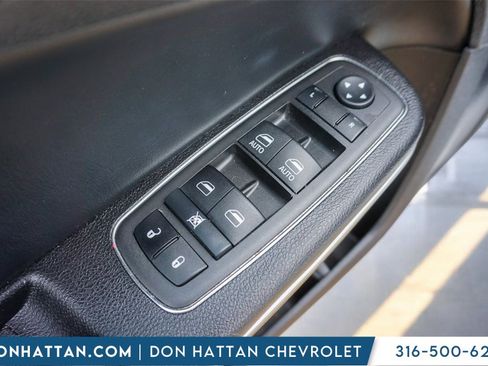 Used 2023 Chrysler 300 Touring w/ Sport Appearance Package image 15