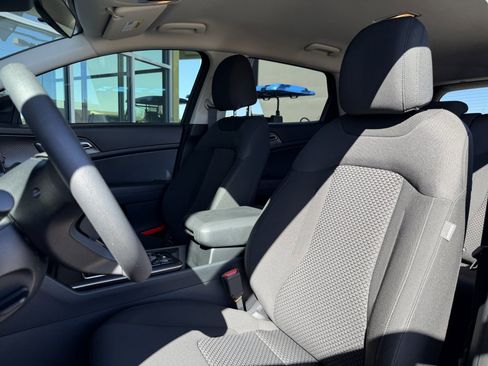 Used 2024 Kia Sportage LX image 31