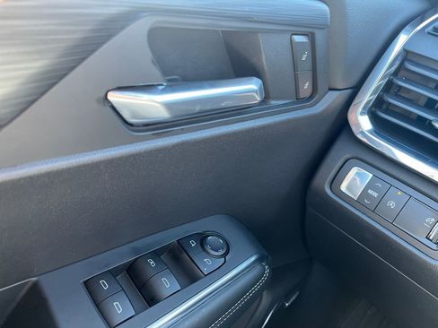 Used 2025 GMC Acadia Elevation image 14