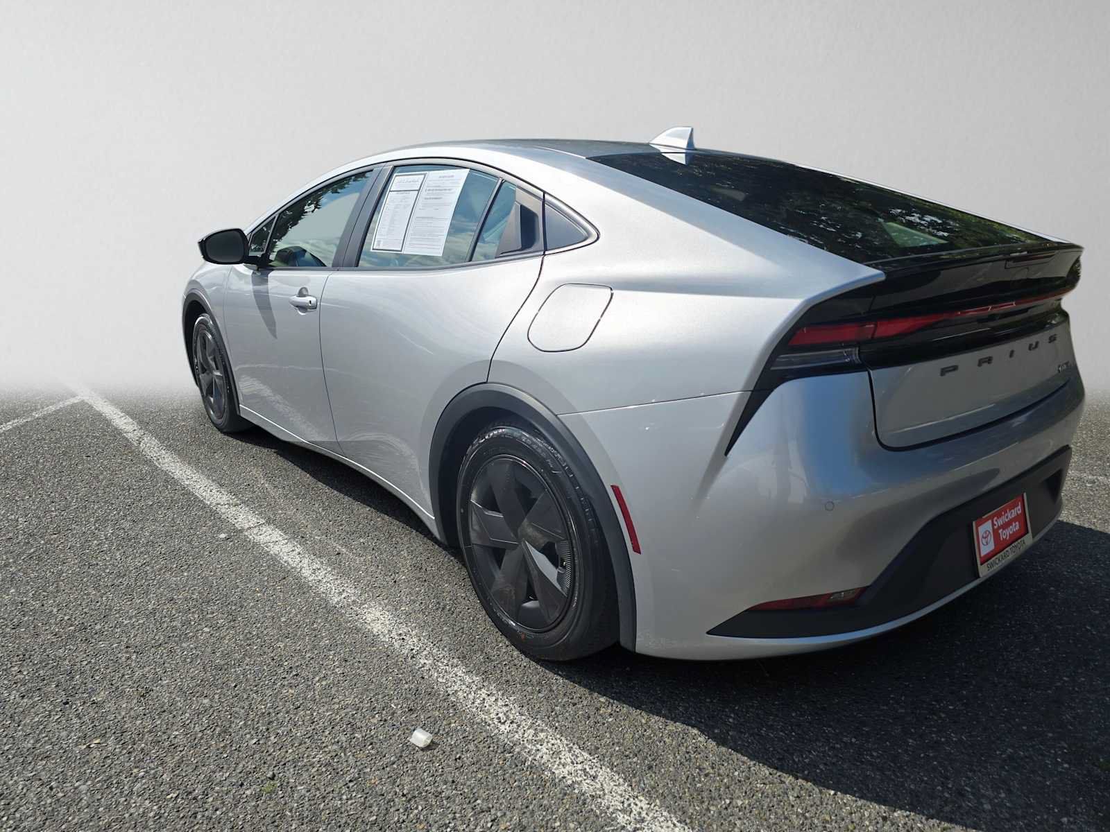 Certified 2025 Toyota Prius LE FWD image 5