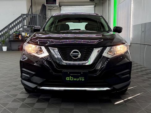 Used 2019 Nissan Rogue S image 2