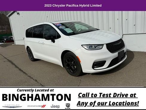 Used 2023 Chrysler Pacifica Limited w/ S Appearance Package image 1