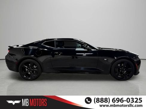 Used 2018 Chevrolet Camaro SS RWD image 4