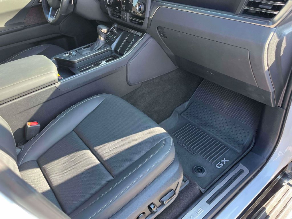 Used 2025 Lexus GX 550 w/ Cold Area Package AWD/4WD image 11