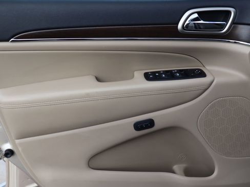 Used 2015 Jeep Grand Cherokee Limited image 23