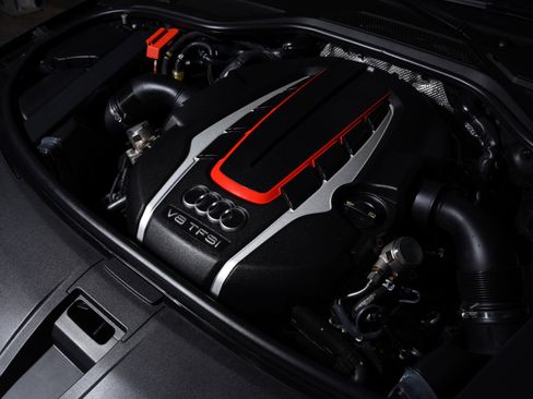 Used 2015 Audi S8 image 9