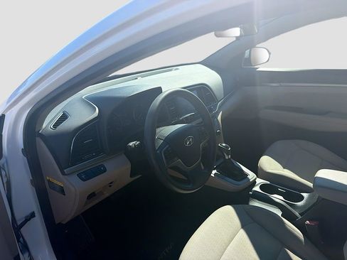 Used 2017 Hyundai Elantra SE image 9