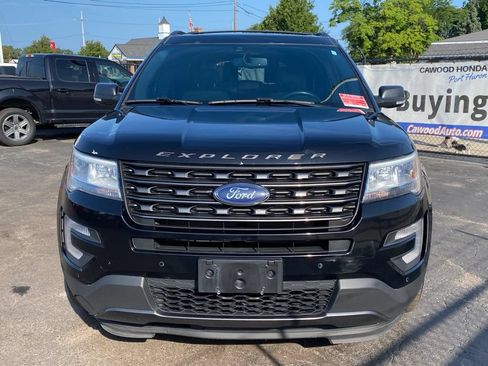Used 2017 Ford Explorer XLT w/ XLT Technology Feature Bundle AWD/4WD image 7