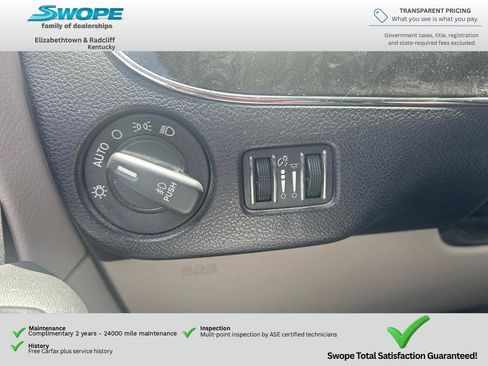Used 2013 Chrysler Town & Country Touring FWD image 16