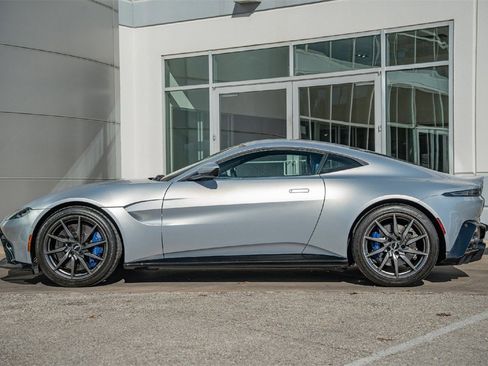 Used 2020 Aston Martin V8 Vantage Coupe image 10