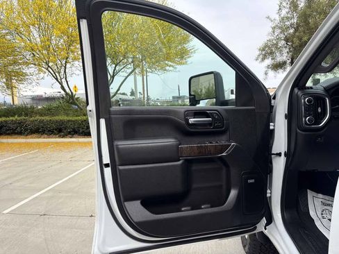 Used 2023 GMC Sierra 3500 Denali w/ Technology Package AWD/4WD image 18