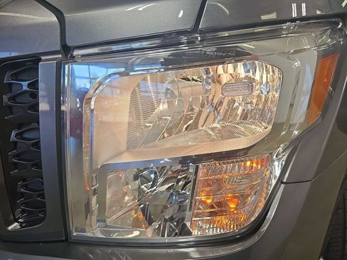 Used 2019 Nissan Titan SV w/ SV Convenience Package AWD/4WD image 36