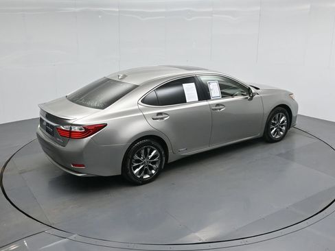 Used 2015 Lexus ES 300h w/ Navigation System Package image 40