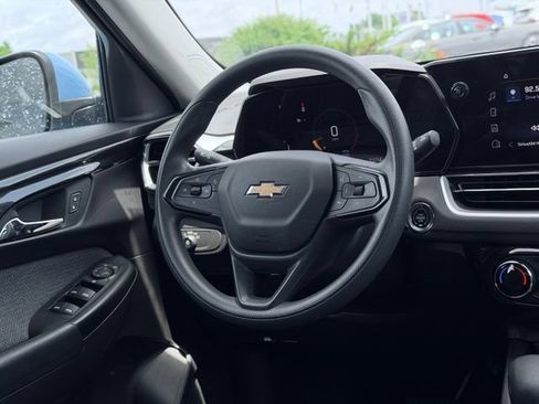 Used 2025 Chevrolet TrailBlazer LT AWD/4WD image 21