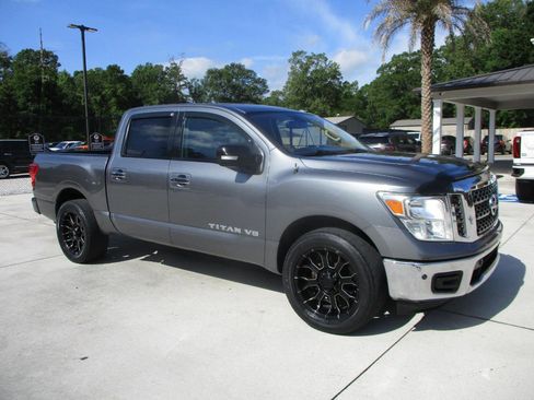 Used 2018 Nissan Titan SV w/ SV Convenience Package RWD image 20