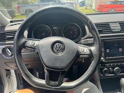 Used 2018 Volkswagen Passat 2.0T R-Line FWD image 19