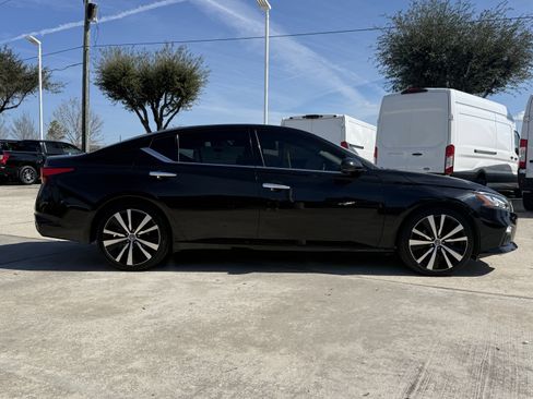 Used 2019 Nissan Altima 2.5 Platinum image 3