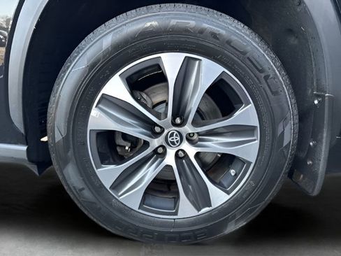Used 2023 Toyota Highlander XLE AWD/4WD image 45