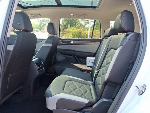 New 2026 Volkswagen Atlas Peak Edition image 6