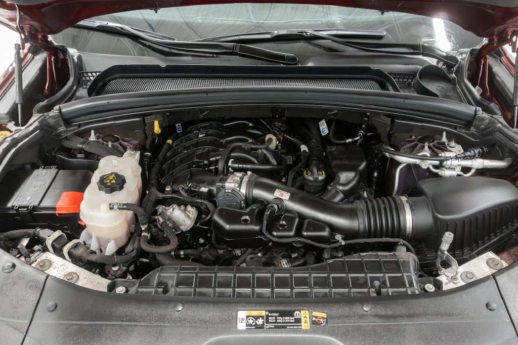 Certified 2025 Jeep Grand Cherokee L Laredo w/ Luxury Tech Group I AWD/4WD image 3